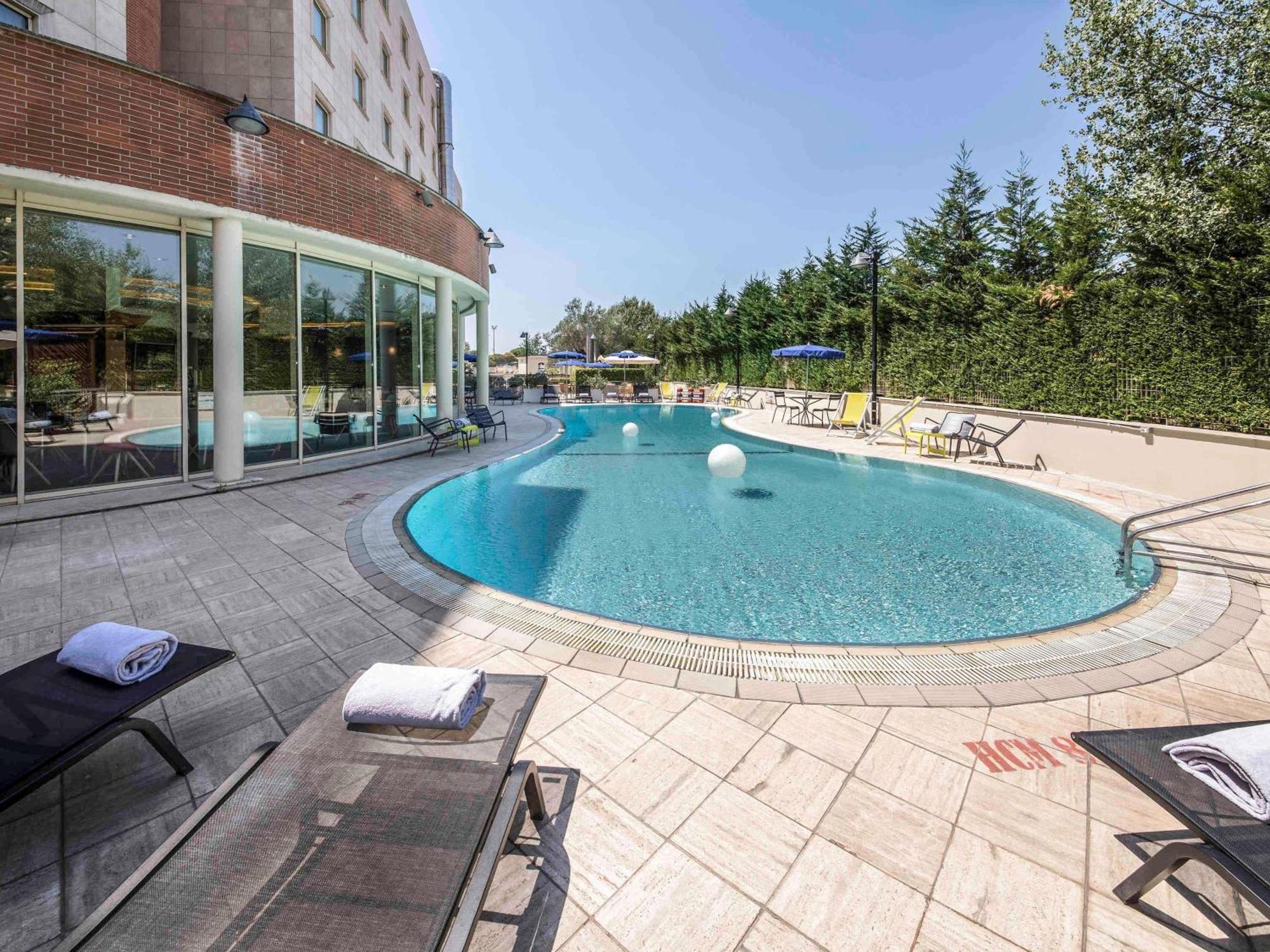 Novotel Est Hotel 4*