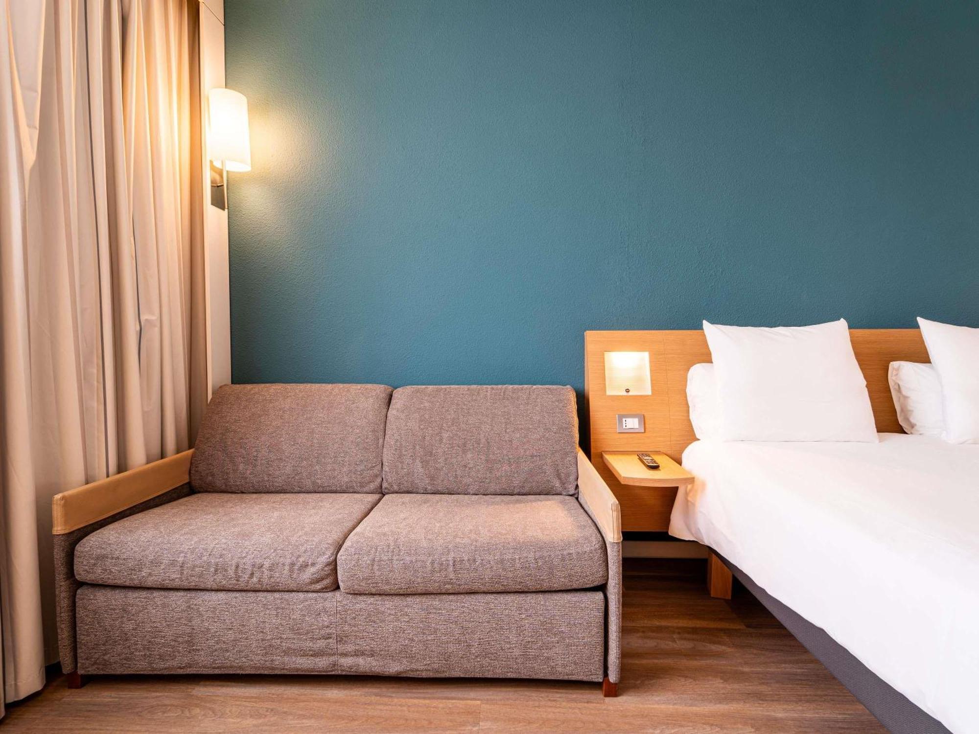 Novotel Est Hotel 4*